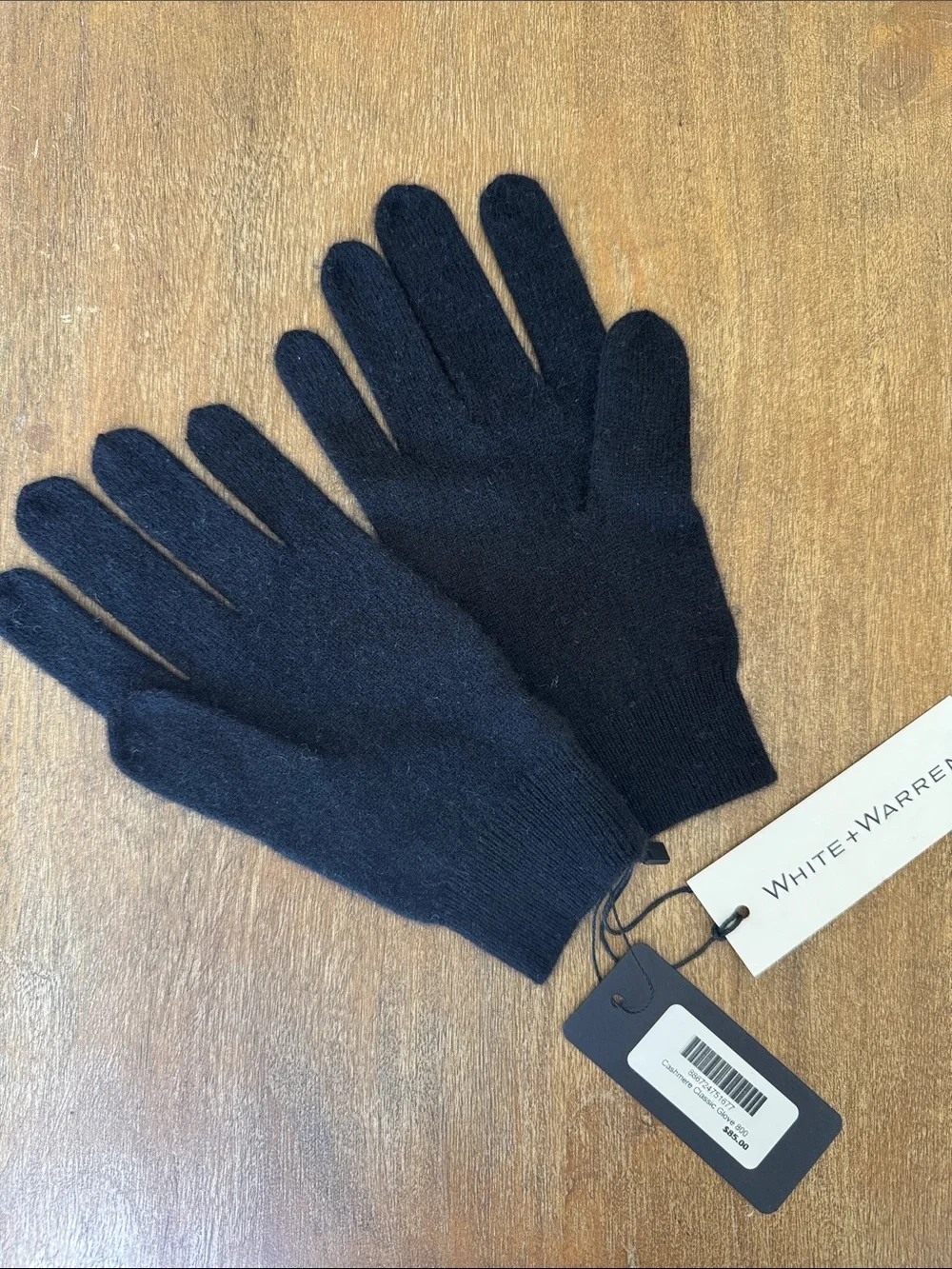 NWT Cashmere Classic Glove 800 in black one size by White + Warren
